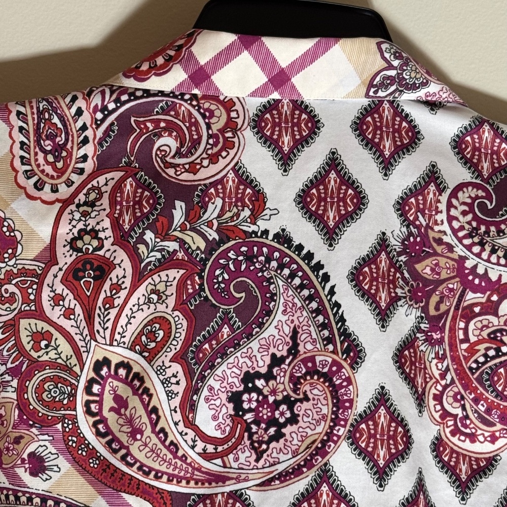 CHICO'S WOMEN'S 1 PETITE | 8P BLOUSE RED PURPLE  MIX PRINT WING COLLAR NO IRON - Picture 9 of 12